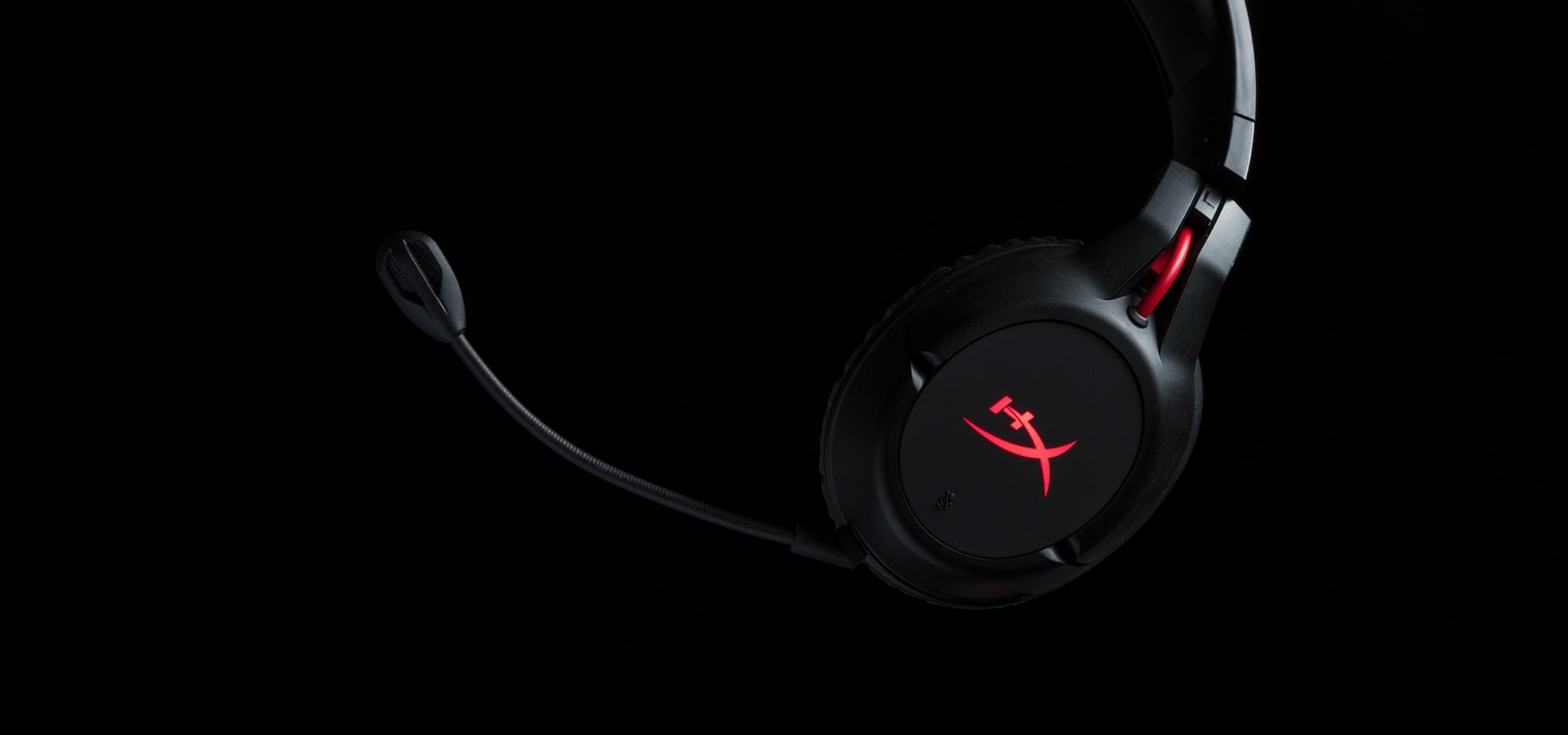 HyperX Cloud Flight Wireless headset side with mic