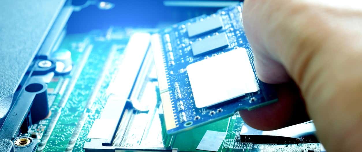 mounting a ddr4 ram stick