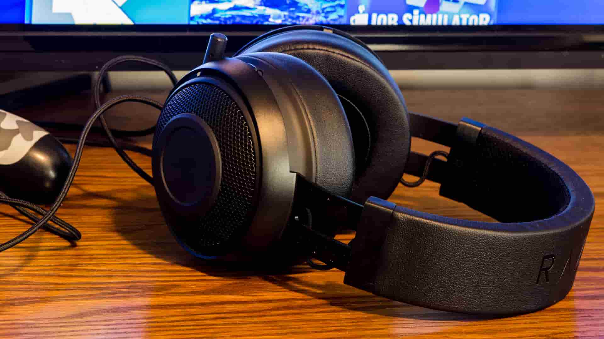 razer kraken v2 on desk