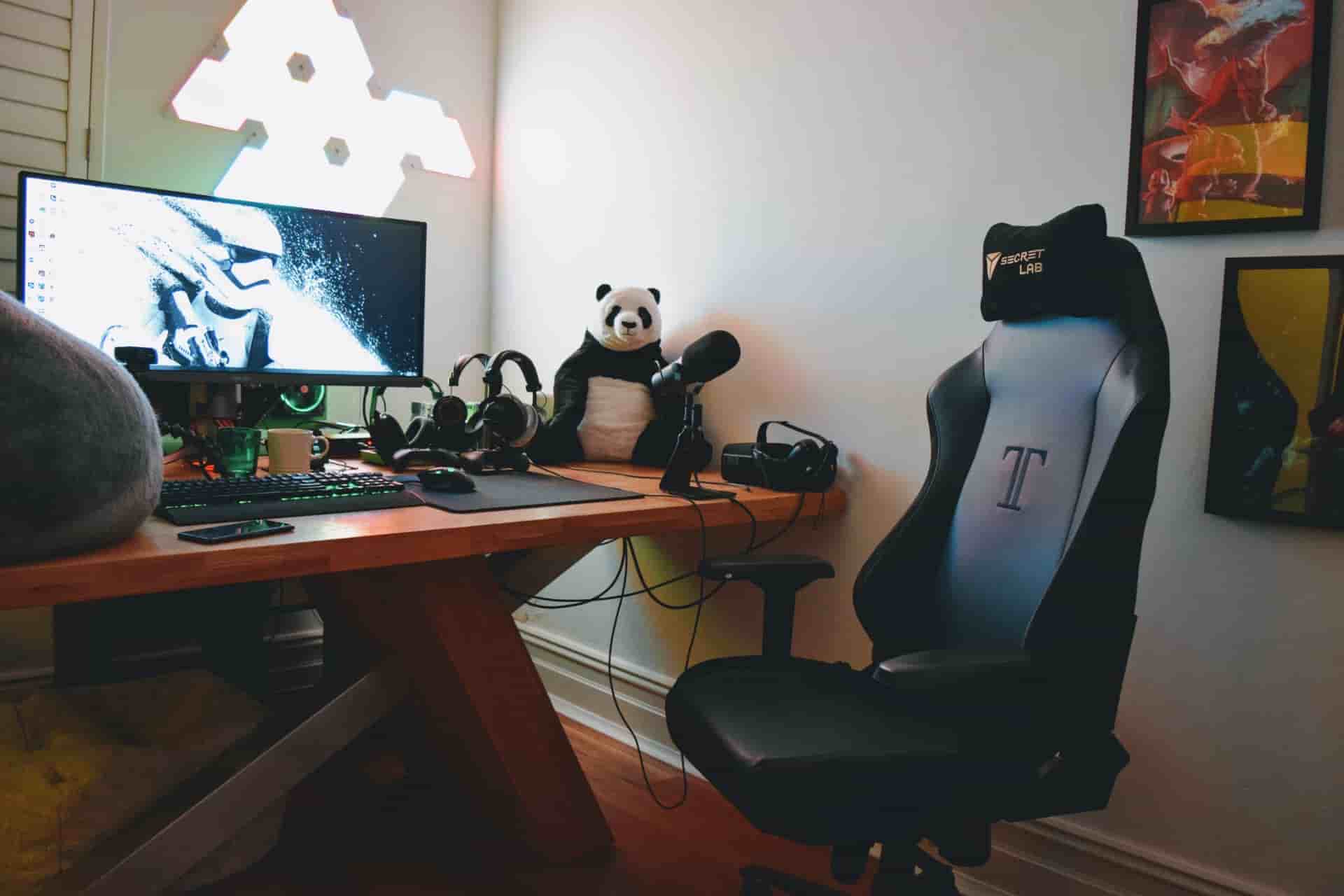 secretlab titan in gaming space