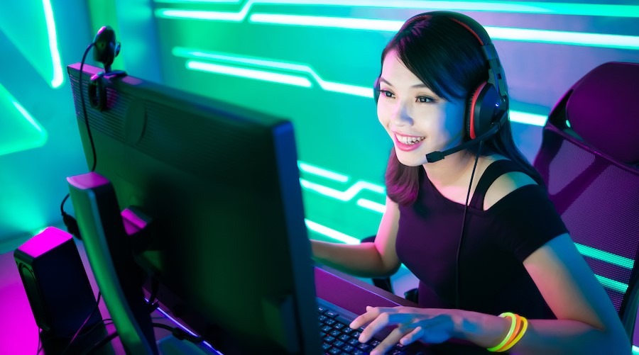 Quarantined at Home? Video Game Streamer Wanted (2.500/month)